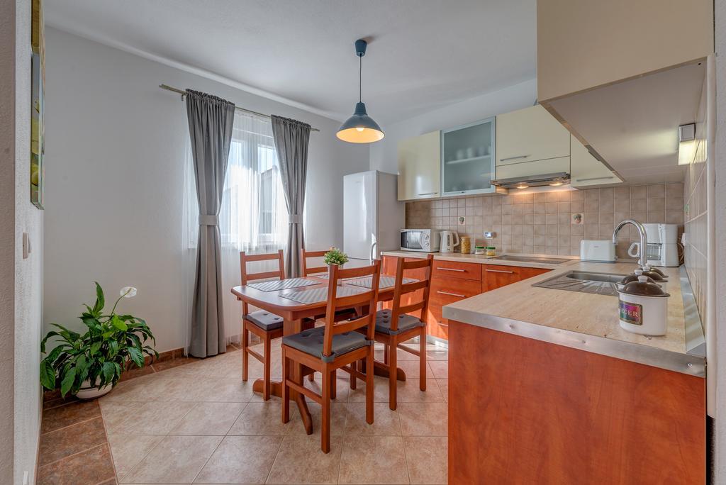 Holiday Home Mirna Vala Sevid Exterior foto